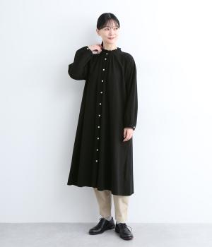 タックフリルつき前開きワンピース(ブラック-F)