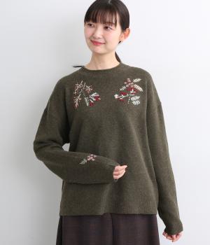 前胸・右袖口花刺繍入りニットプルオーバー(カーキ杢-F)