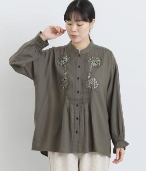 テープ刺繍ピンタックブラウス