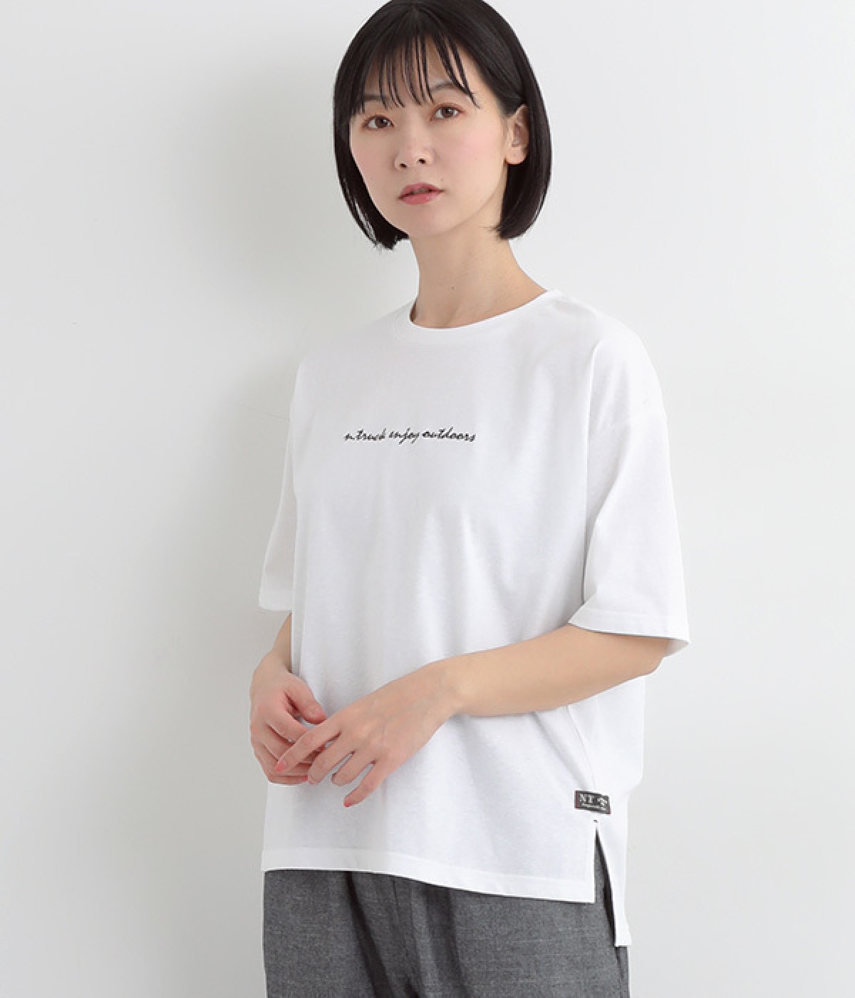 ロゴ刺繍入りTシャツ(オフホワイト-L)