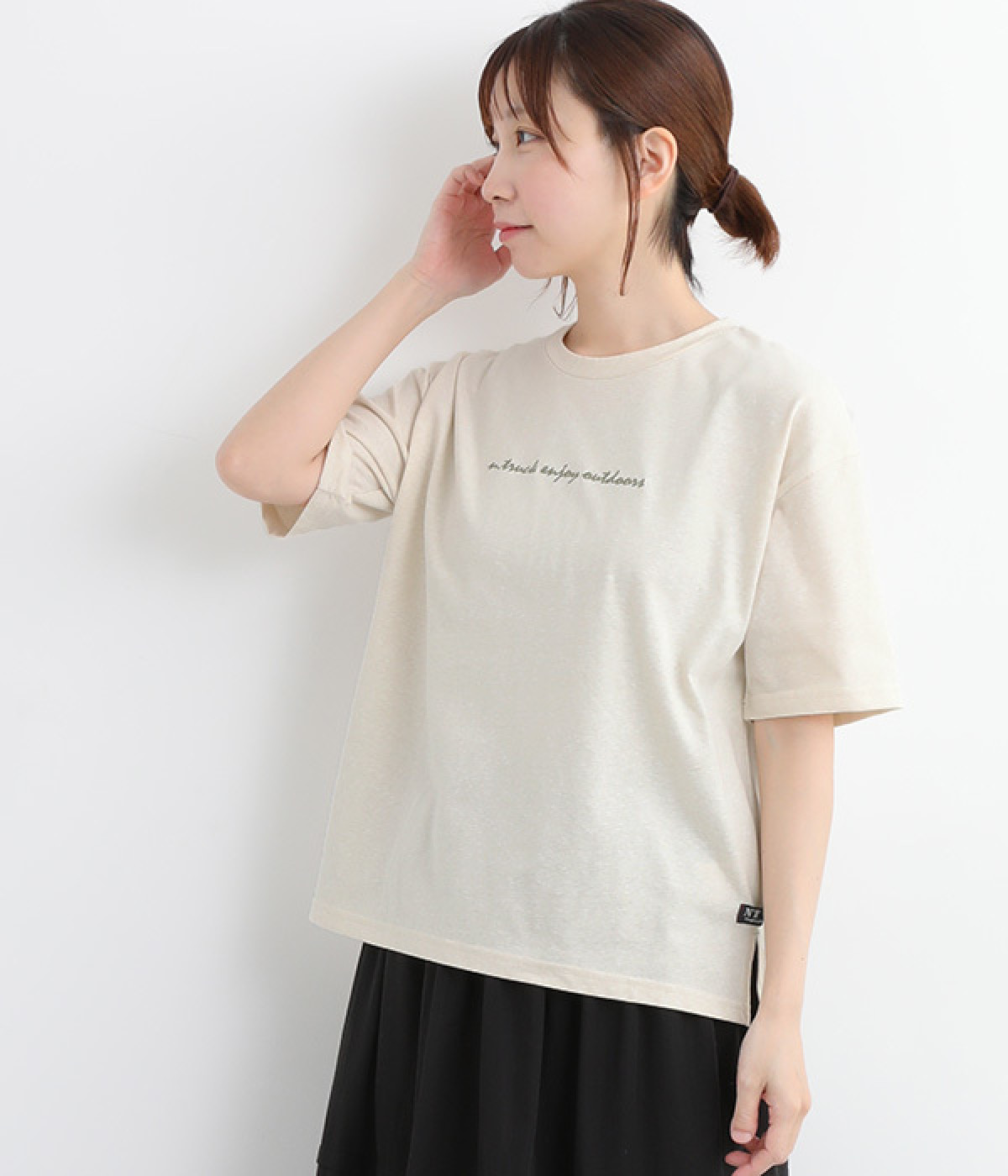 ロゴ刺繍入りTシャツ(キナリ-L)