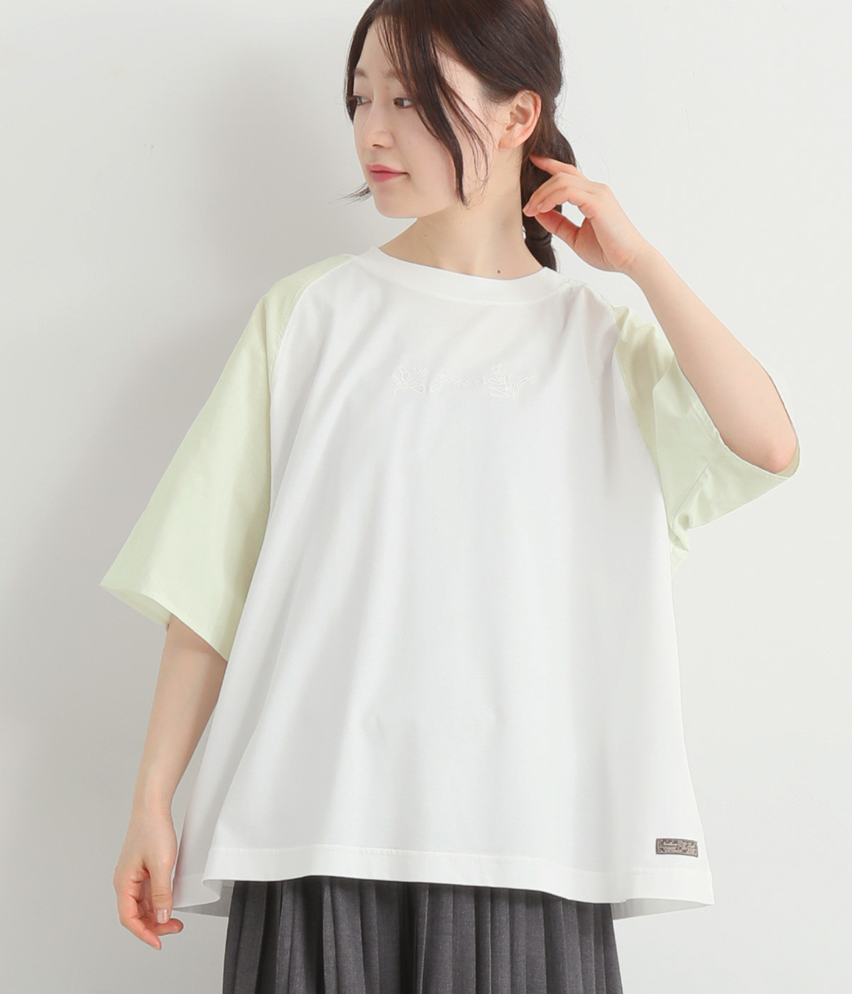 異素材フレアスリーブ刺繍プルオーバー(オフホワイト-L)