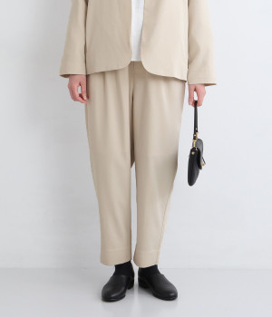 ストレッチレーヨン　テーパードパンツ