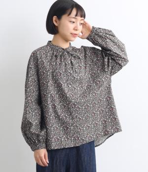 小花柄プリント　ネックリボンギャザーブラウス
