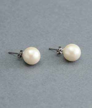 一粒パールピアス