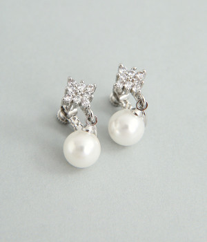 ひし形ストーンパール下がりイヤリング