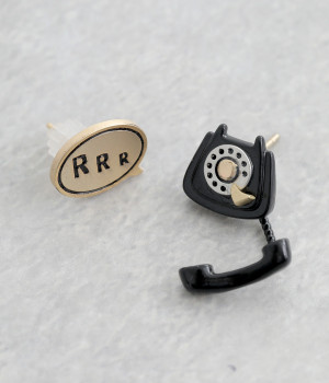 黒電話のピアス