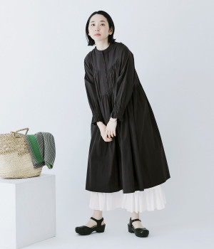 コットンポプリンラウンドヨークギャザーワンピース(スミクロ-L)