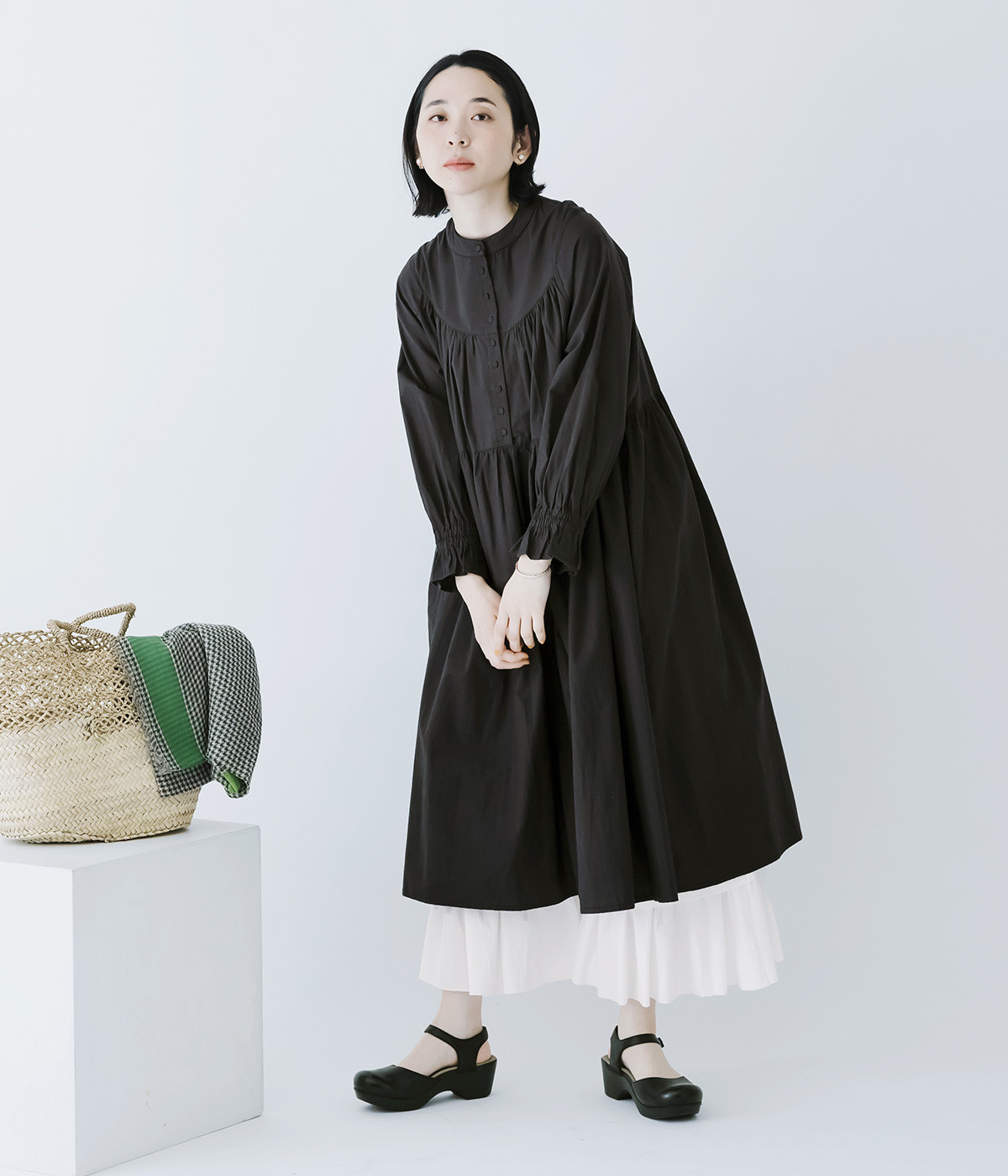 コットンポプリンラウンドヨークギャザーワンピース(スミクロ-M)