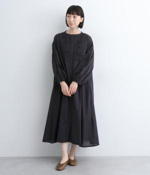 ローンキャンブリックピンタック使いワンピース(ブラック-L)