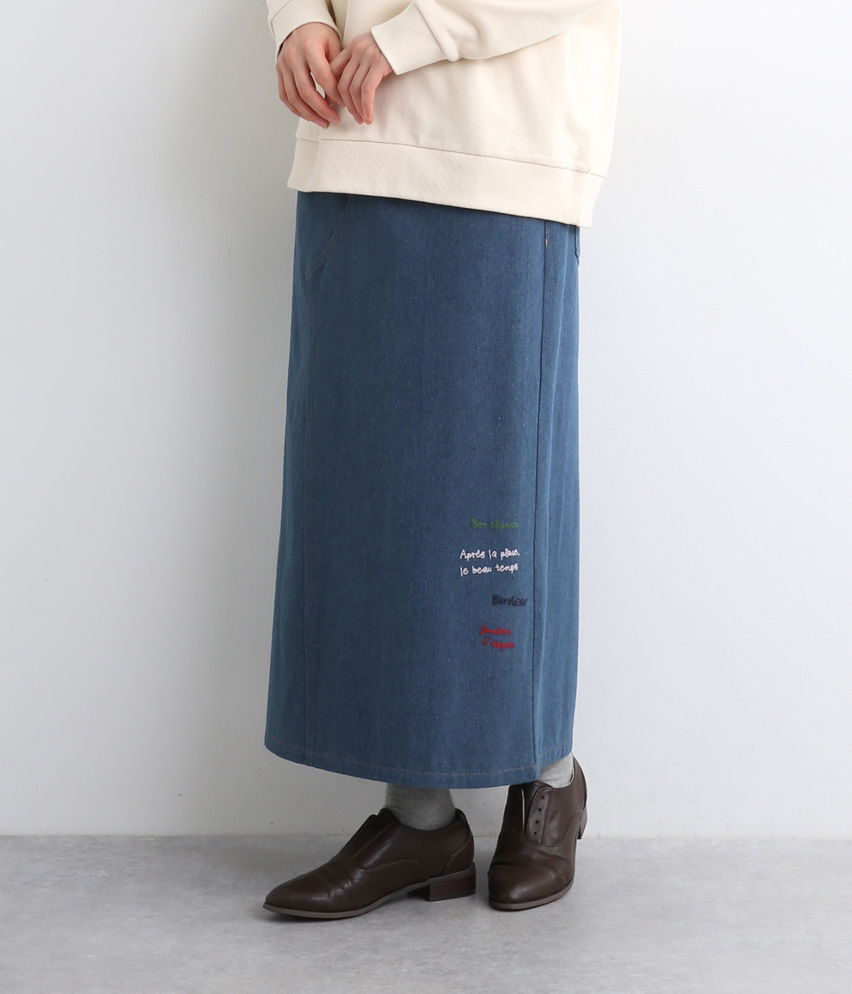 メッセージ刺繍ナロースカート（POU DOU DOU）の商品詳細