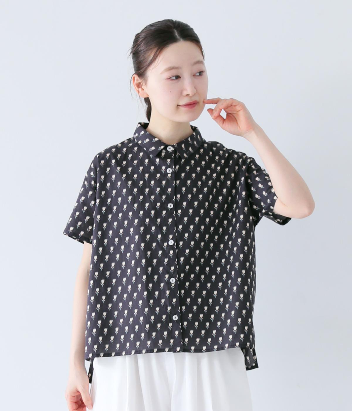 コットンフラワー柄チビ襟シャツ(クロ-ONESIZE)