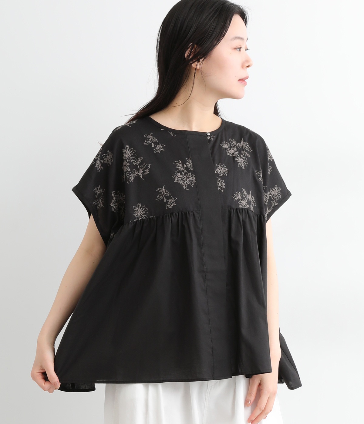 コットン FLOWER刺繍ギャザーシャツ(ブラック-ONESIZE)