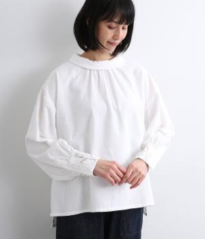 コットン起毛刺繍入りターンカラープルオーバー(オフホワイト-F)