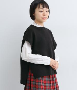 マシュマロヤーン 前後差ショート丈釦付きベスト(ブラック-F)