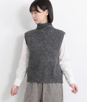 ウール混ハイネックニットベスト