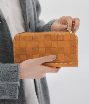 カードがたくさん入るラウンドウォレット