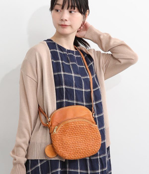 カウレザー　メッシュポケット　ラウンド型ショルダーバッグ