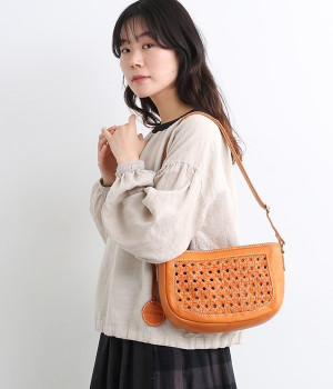 レザー　八角編みショルダーバッグ