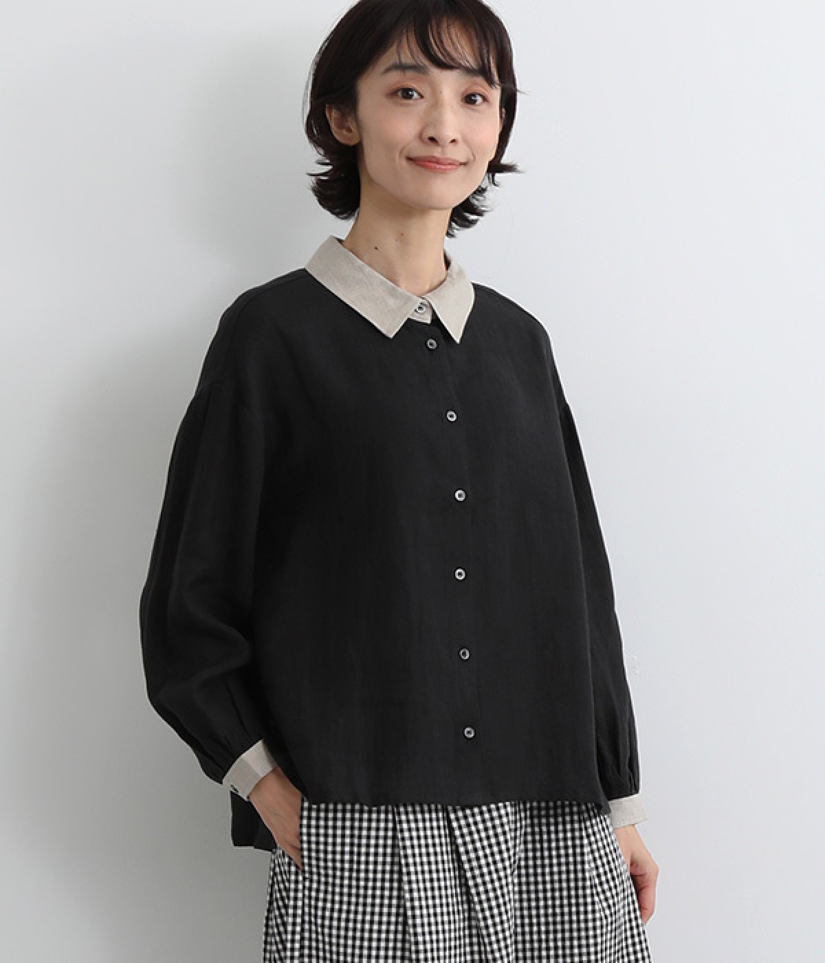 美品✨24SS Plantation リネンキャンバス ノーカラーブラウス 黒 美品✨24SS Plantation リネンキャンバス ノーカラーブラウス 黒