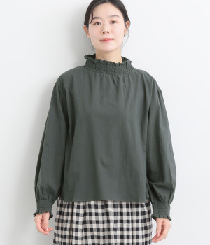 東炊きローン　シャーリングスタンドネックブラウス