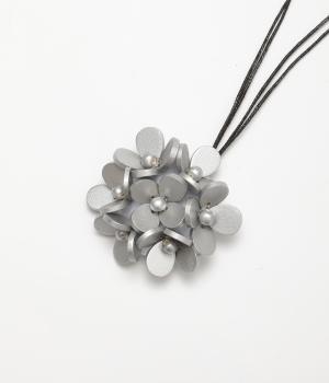 ハナブローチネックレス