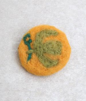 フェルトマルブローチ
