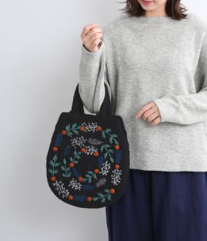 フラワーリース刺繍卵型フェルトバッグ