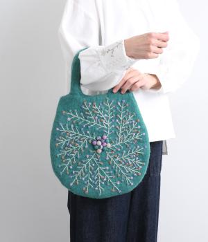 ラディアル刺繍卵型フェルトバッグ