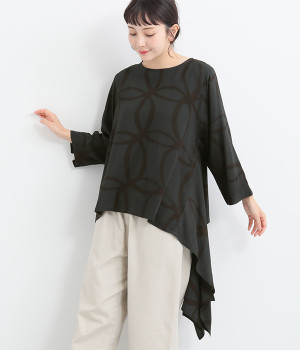 レーヨンプール手書き柄アシメントリープルオーバー