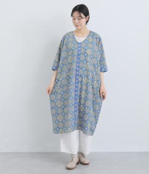 幾何ブロックプリン　 Vネックワンピース(ブルー-F)