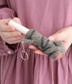 リップクリームホルダー　ネコ肉球