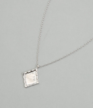 square　ロングネックレス