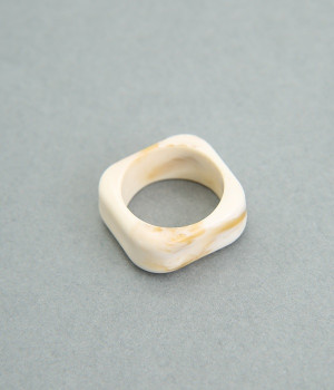 acrylic　square　リング(ベージュマーブル-ONESIZE)