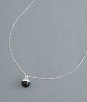 Acorn　ロングネックレス