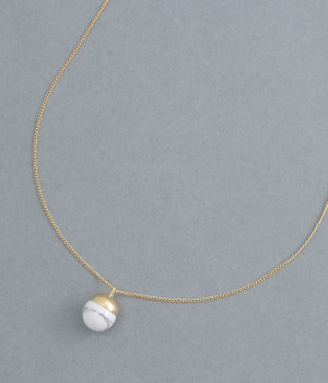 Acorn　ロングネックレス(ゴールド×ハウライト-ONESIZE)