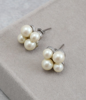 four pearl ピアス