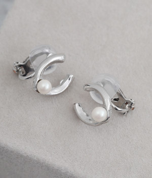 horseshoe point pearl イヤリング