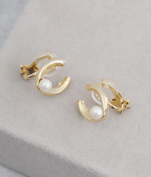 horseshoe point pearl イヤリング(ゴールド-ONESIZE)