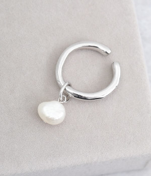 volume metal pearl イヤーカフ