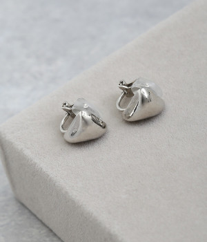 triangle イヤリング