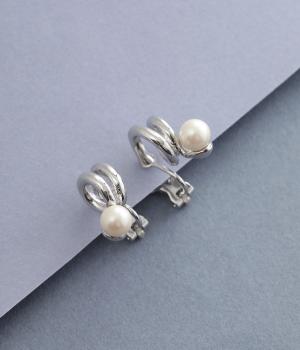 ラウンドメタル×パールイヤリング