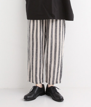 裏付きタックテーパードパンツ