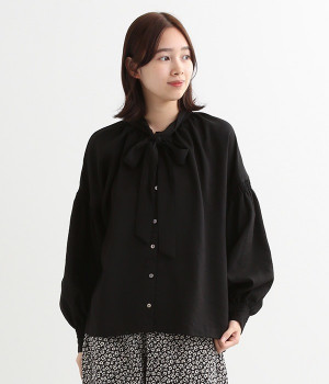 無地バンドカラーボータイ付き袖口ギャザーブラウス(ブラック無地-ONESIZE)