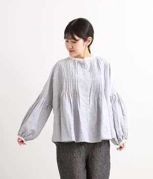 胸元多数ピンタックふんわり袖　包みボタンブラウス(ピンストライプ-ONESIZE)