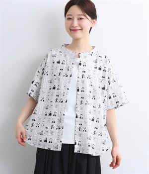 ローン　ポッププリントバンドカラーワンポケ猫目釦半袖シャツ