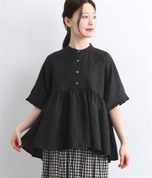 リネンバンドカラーウエストギャザーかぶり袖本貝釦フリル半袖プルオーバー