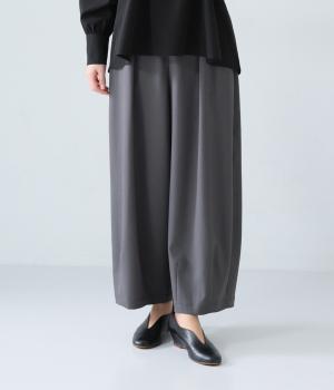 ツイルストレッチタックコクーンパンツ