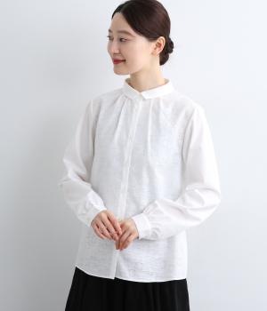 コットン襟ぐりタックレギュラーカラーブラウス