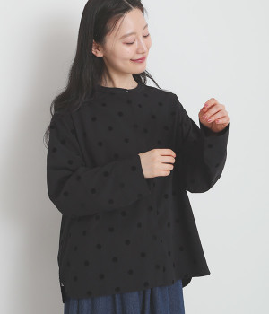 フロッキードットプリント　バックタックブラウス